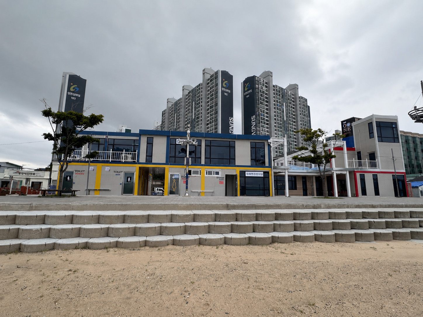 다대포해수욕장 편의시설 확충공사 — 해변 정면에서 본 전체 파사드